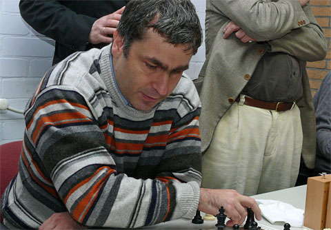 Vassily Ivanchuk analysing